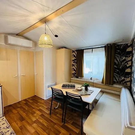 Camping Elysee - Mobile-home Le Jungle'home Kamp alanı Le Grau-du-Roi